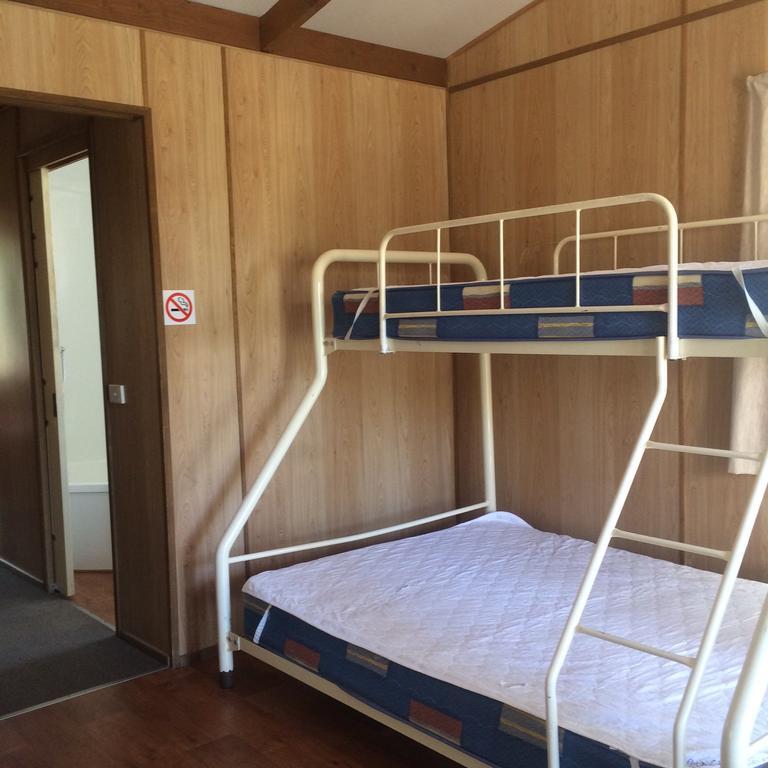 Wagga Wagga Beach Caravan Park Hotel Room photo