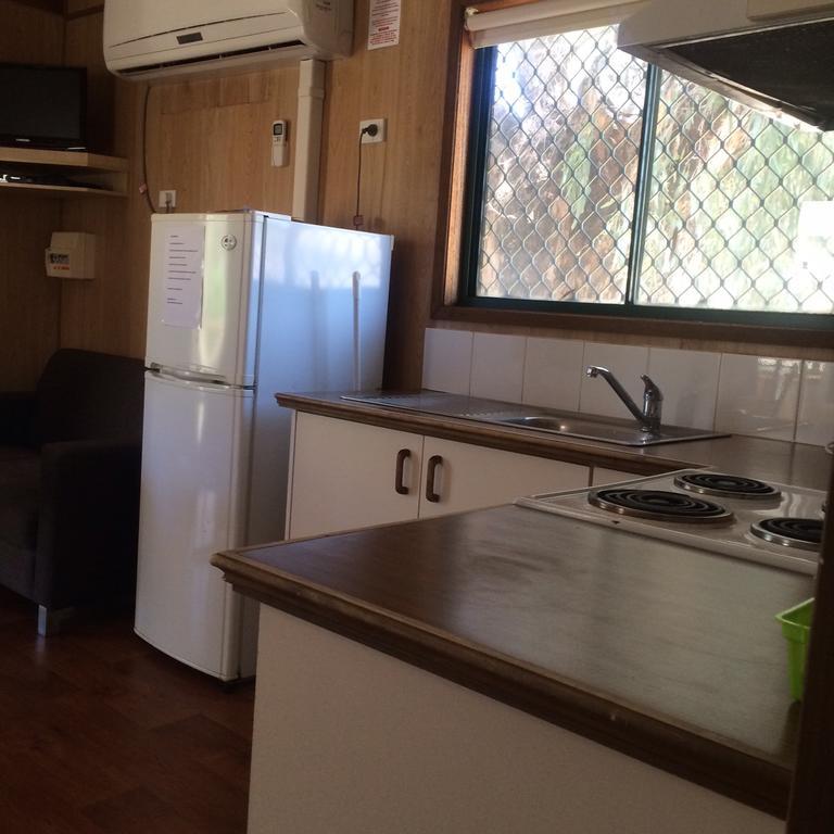 Wagga Wagga Beach Caravan Park Hotel Room photo
