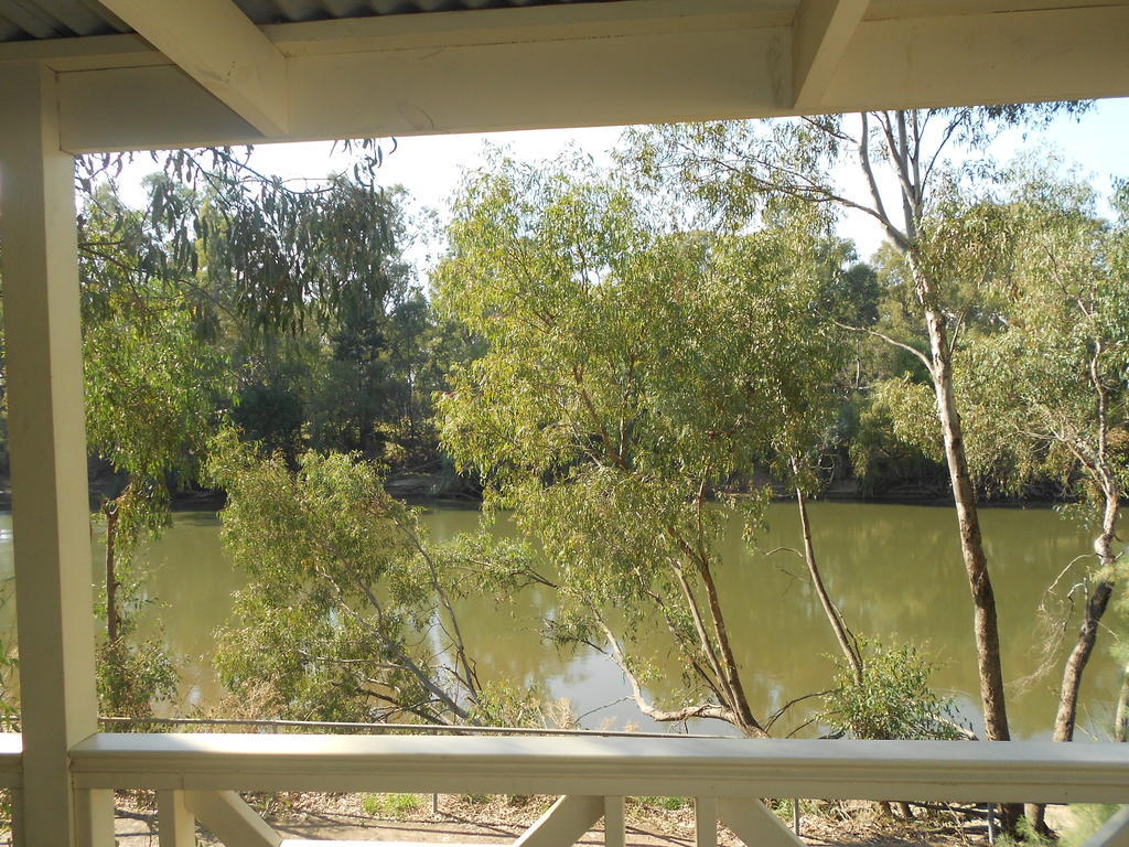 Wagga Wagga Beach Caravan Park Hotel Room photo